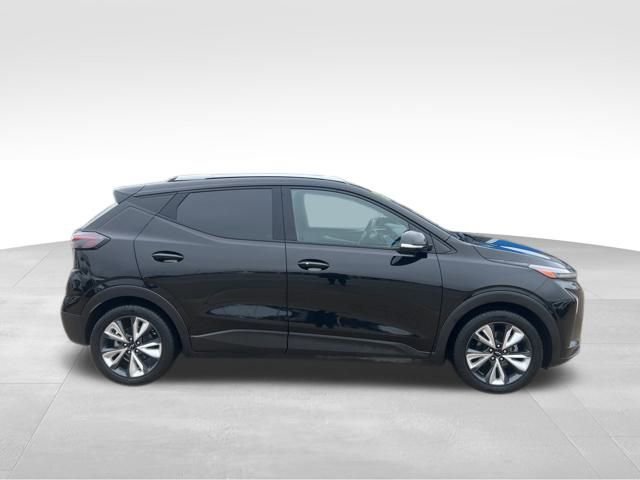 Used 2022 Chevrolet Bolt EUV LT w/ Convenience Package image 9