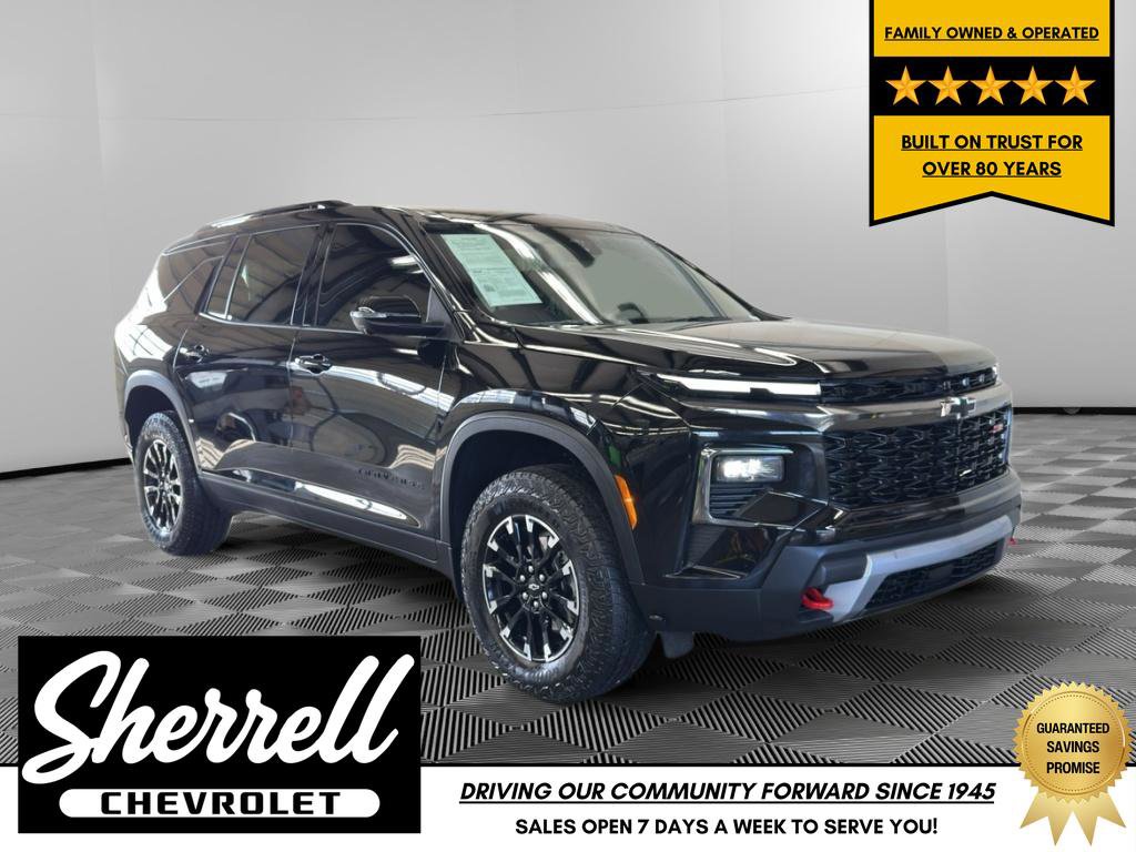 Used 2024 Chevrolet Traverse Z71 image 1