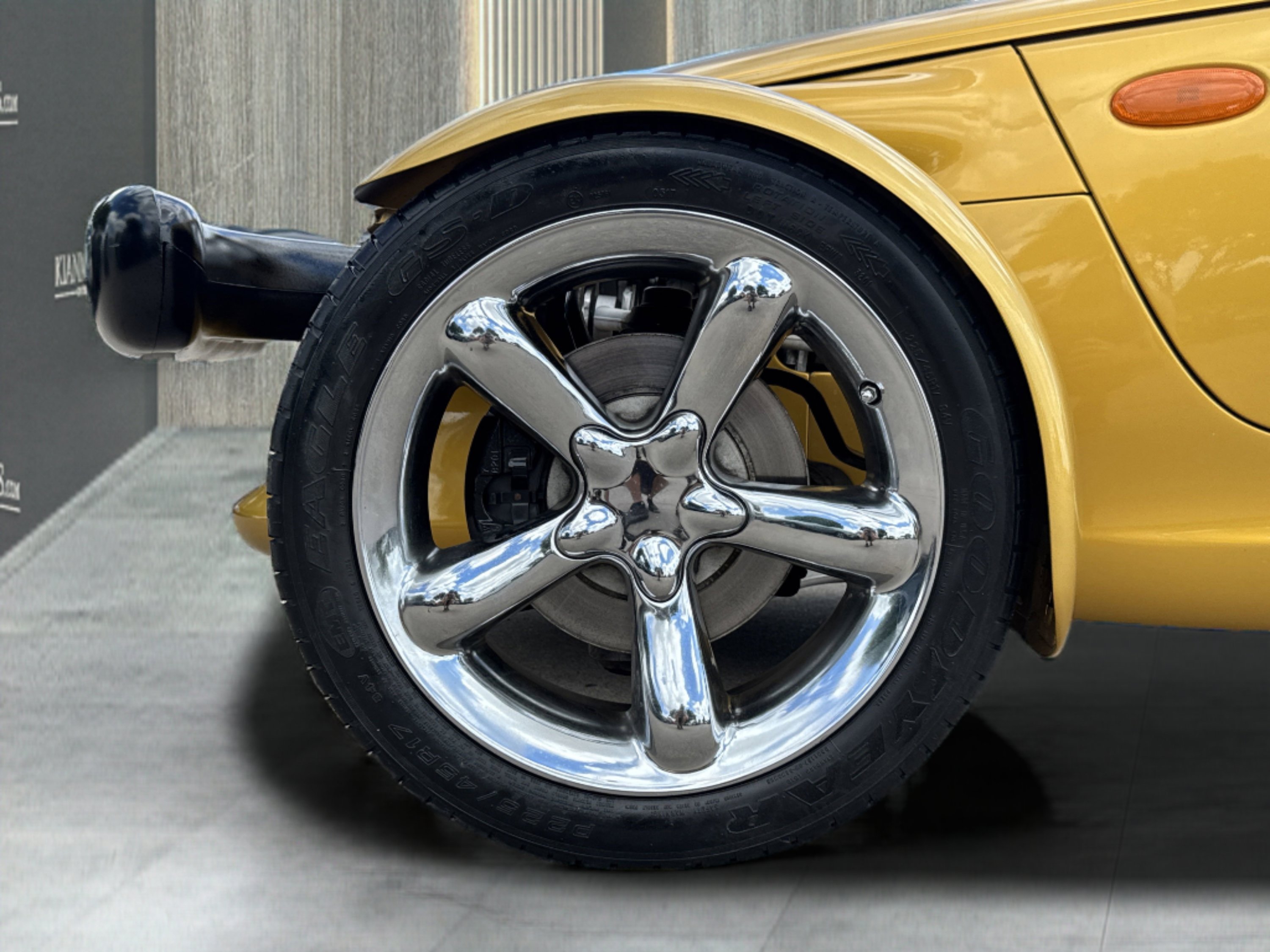 Used 2002 Chrysler Prowler image 10