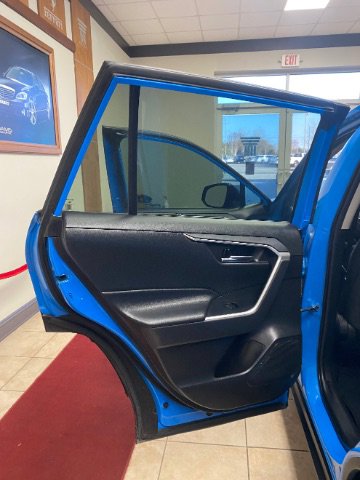 Used 2019 Toyota RAV4 LE image 12