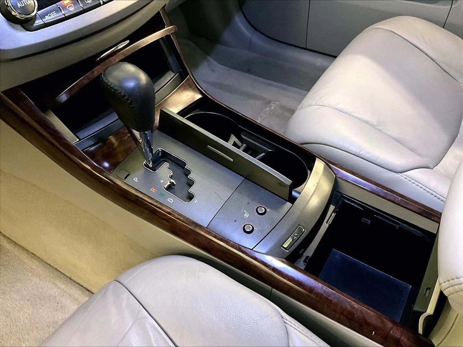 Used 2012 Toyota Avalon FWD image 17
