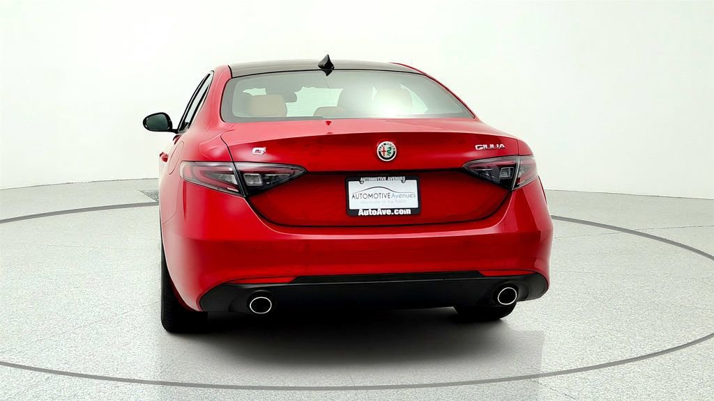 Used 2024 Alfa Romeo Giulia Ti AWD/4WD image 6