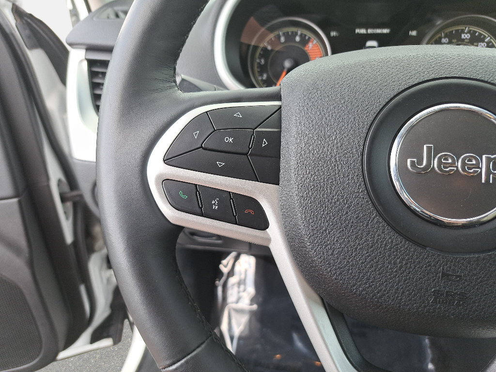 Used 2017 Jeep Cherokee Limited AWD/4WD image 17