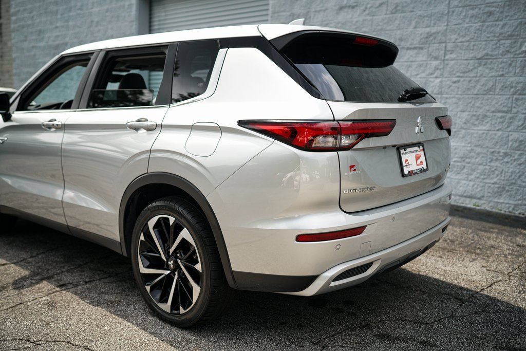 Used 2023 Mitsubishi Outlander LE AWD/4WD image 12