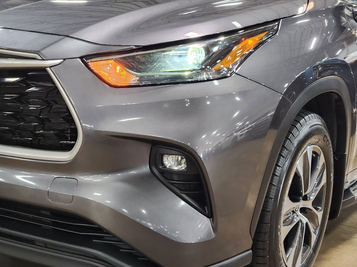 Used 2022 Toyota Highlander XLE FWD image 14