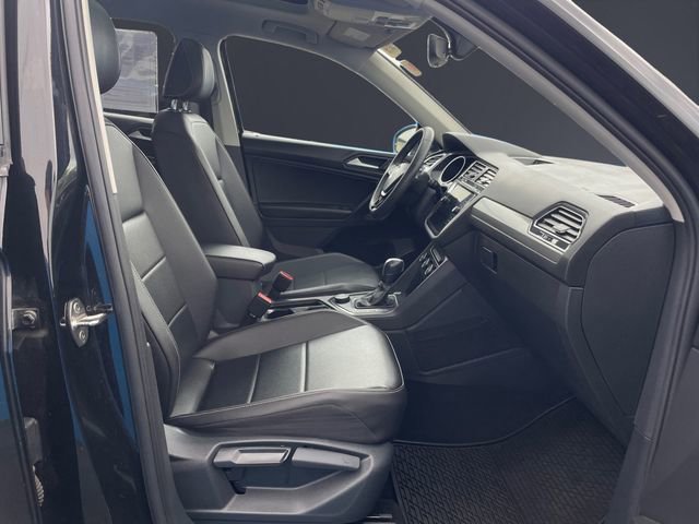 Used 2021 Volkswagen Tiguan SE w/ Panoramic Sunroof Package AWD/4WD image 15