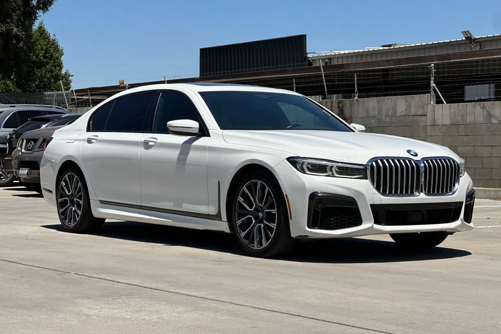 Used 2022 BMW 740i w/ M Sport Package RWD image 10