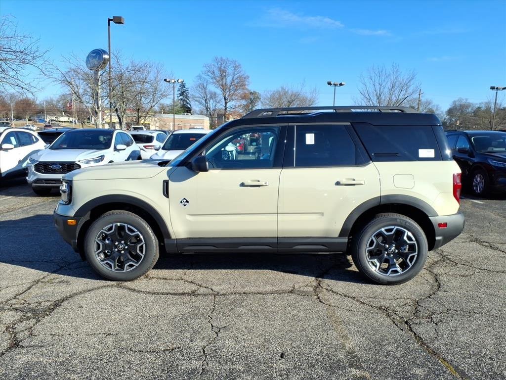 New 2025 Ford Bronco Sport Outer Banks image 2