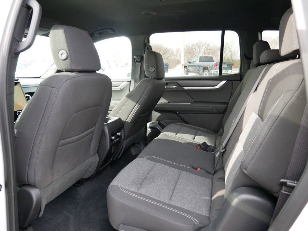 Used 2025 GMC Acadia Elevation image 11