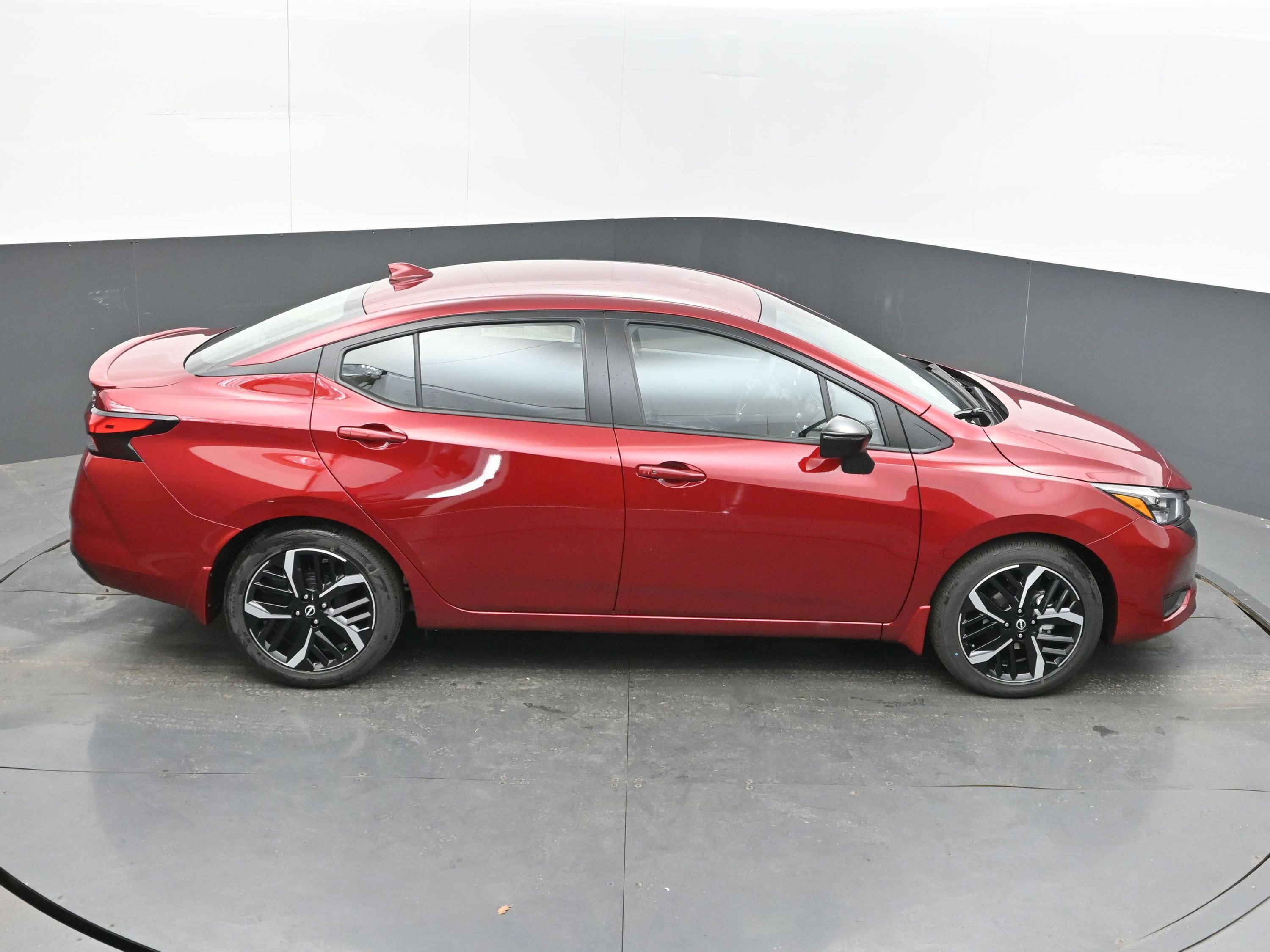 New 2025 Nissan Versa SR w/ Trunk Package image 36