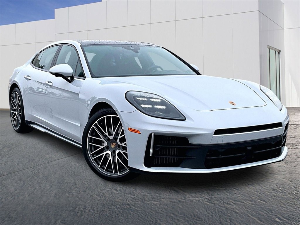Used 2025 Porsche Panamera image 9