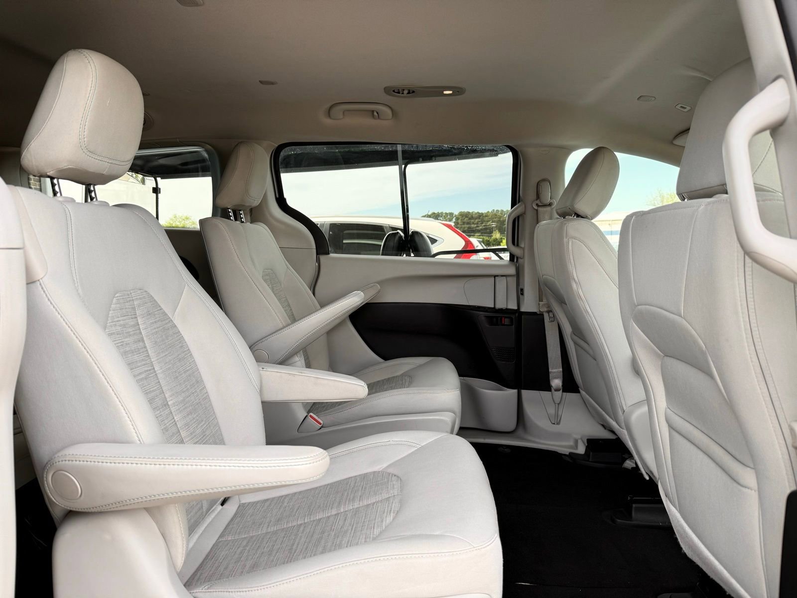 Used 2018 Chrysler Pacifica Touring Plus image 24
