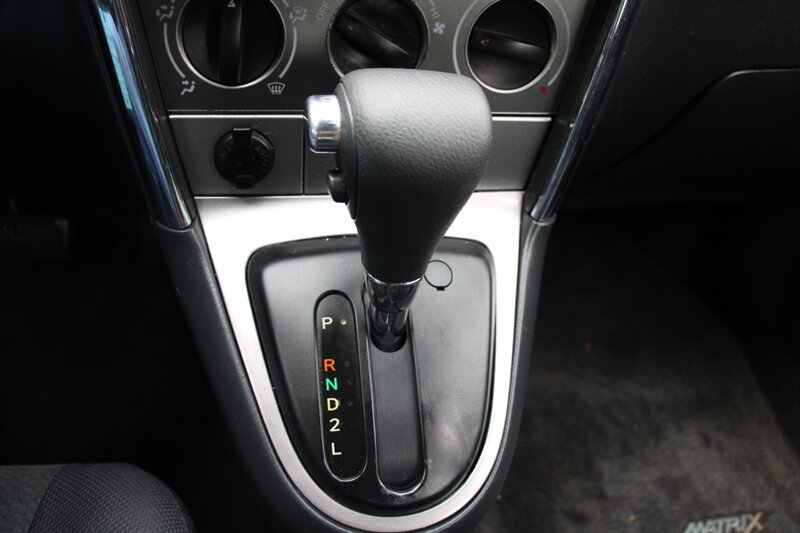 Used 2003 Toyota Matrix FWD image 8
