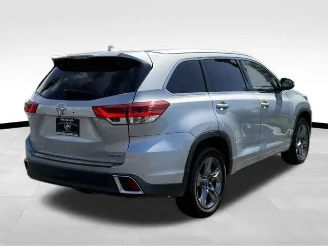 Used 2017 Toyota Highlander Limited Platinum w/ Carpet Mat Package FWD image 6