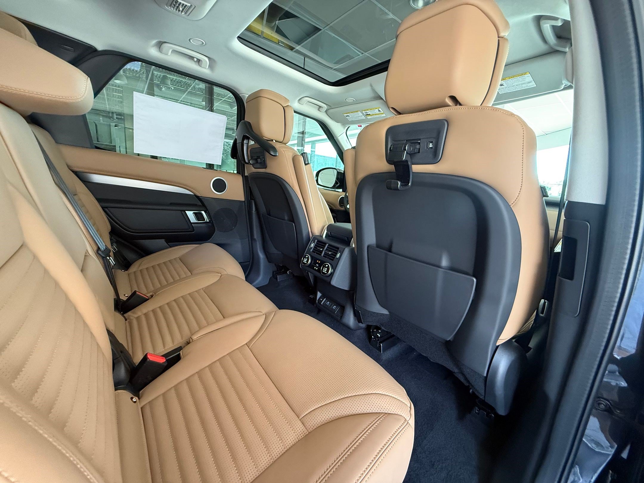 New 2026 Land Rover Discovery Limited Edition AWD/4WD image 35