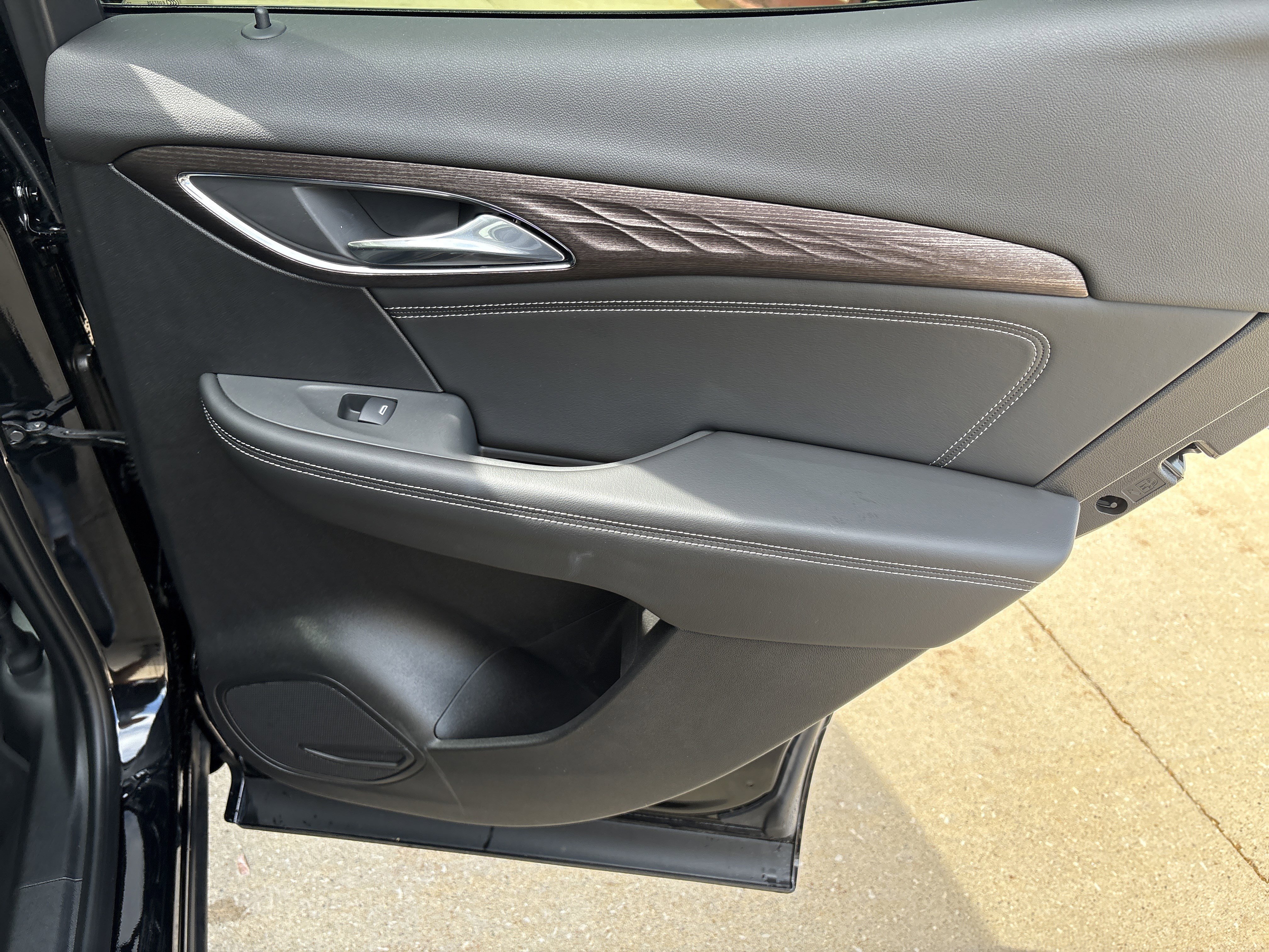 Used 2023 Buick Envision Avenir AWD/4WD image 16