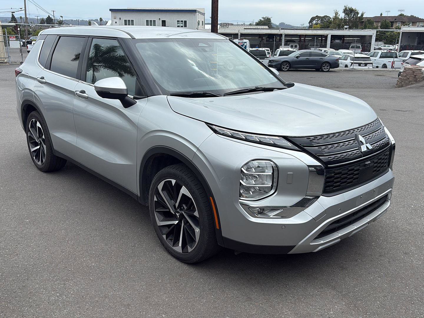 Used 2024 Mitsubishi Outlander SE video 1