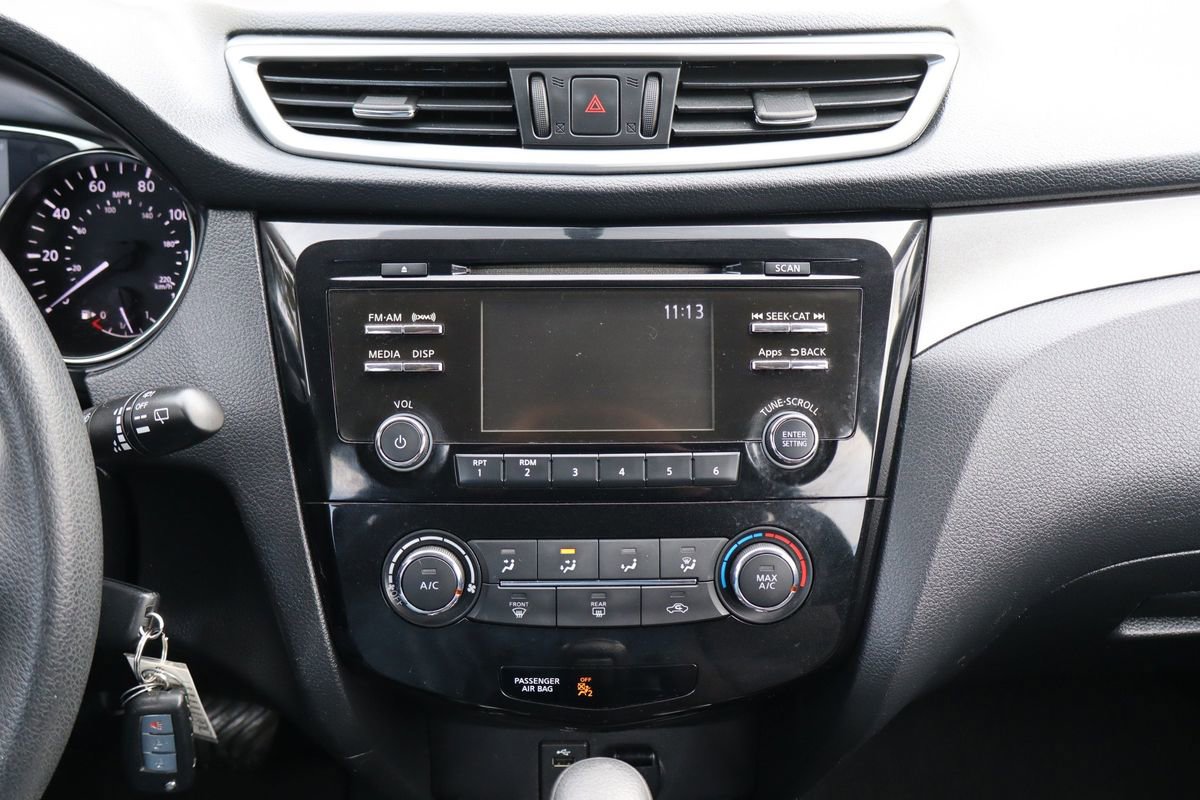 Used 2015 Nissan Rogue S image 34