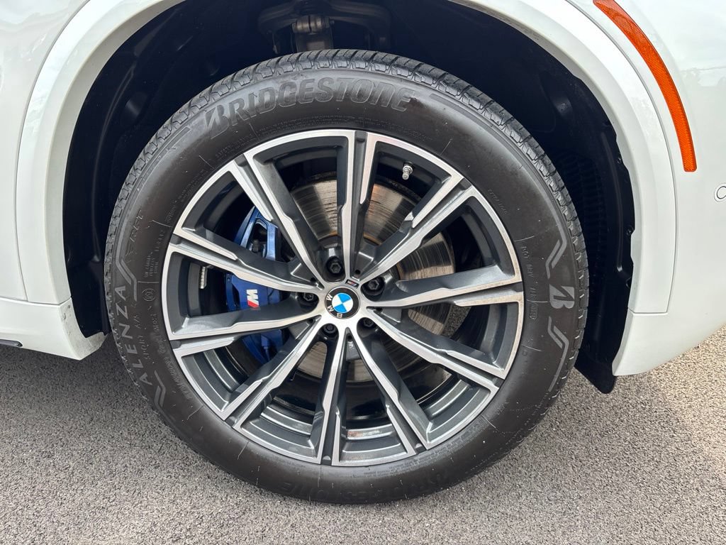Used 2024 BMW X5 xDrive40i w/ M Sport Package AWD/4WD image 9