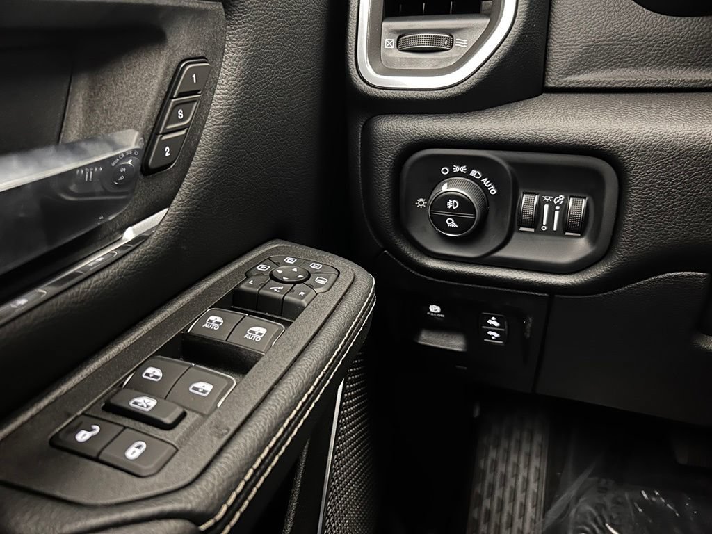 New 2026 RAM 1500 Laramie w/ Trailer Tow Group AWD/4WD image 19