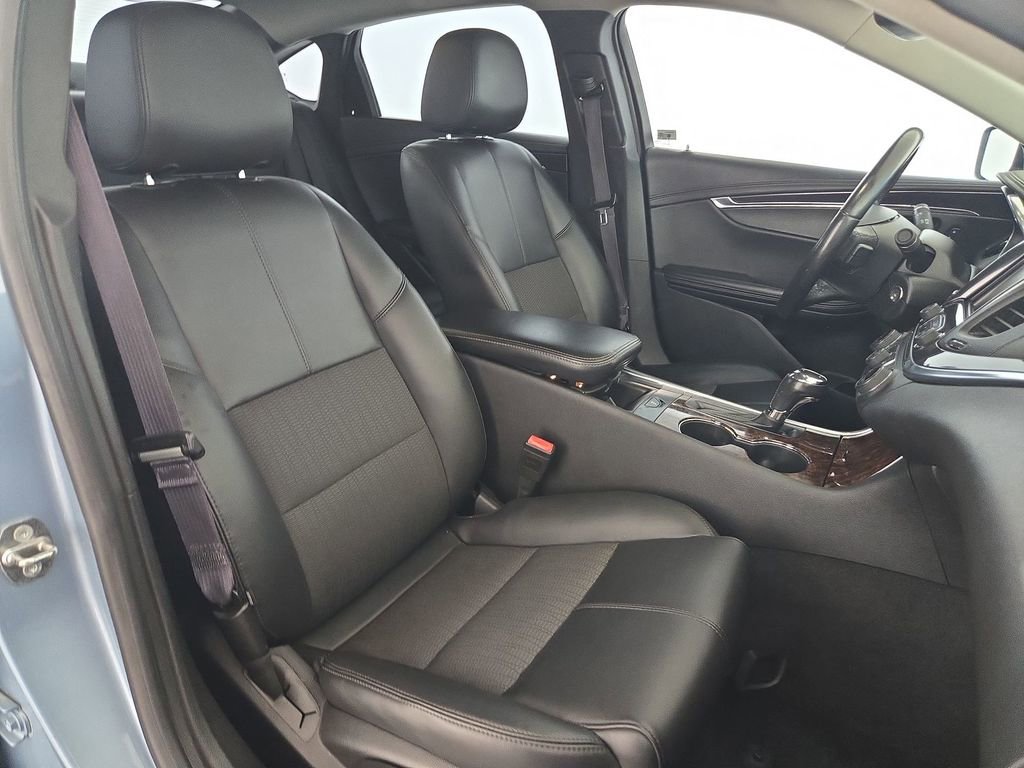 Used 2015 Chevrolet Impala LT w/ Convenience Package FWD image 32