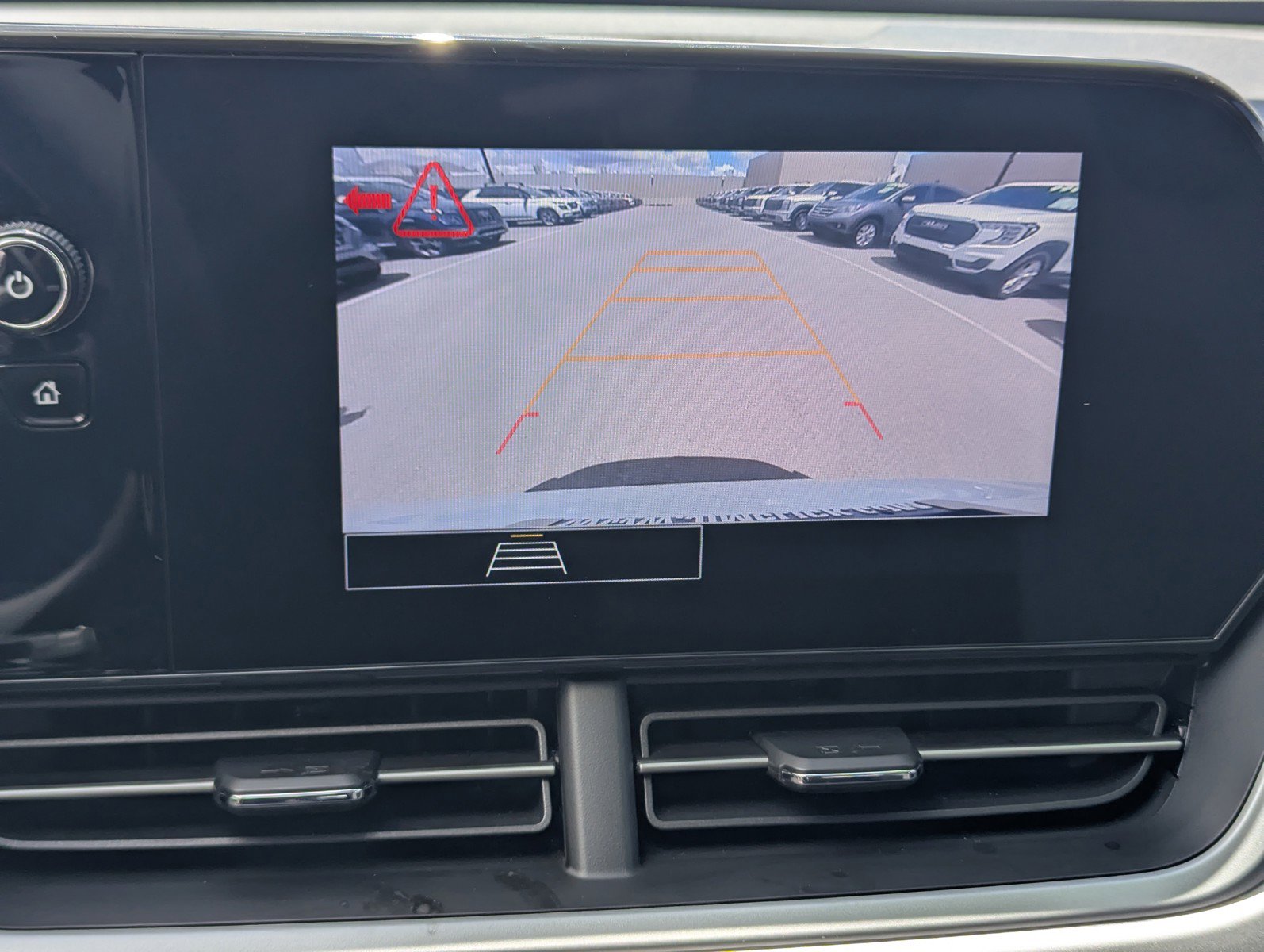 Used 2024 Chevrolet Trax LS w/ LS Convenience Package FWD image 11
