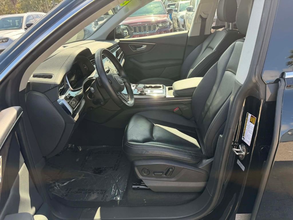 Used 2023 Audi Q8 Prestige image 16