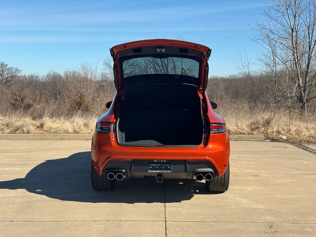 Used 2025 Porsche Macan AWD/4WD image 11