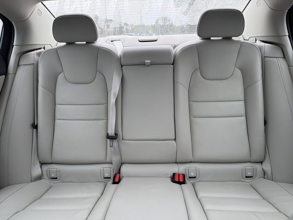 Used 2023 Volvo S60 T8 Plus image 30