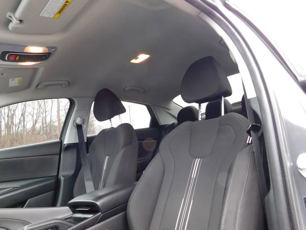 Used 2023 Hyundai Elantra SEL image 12