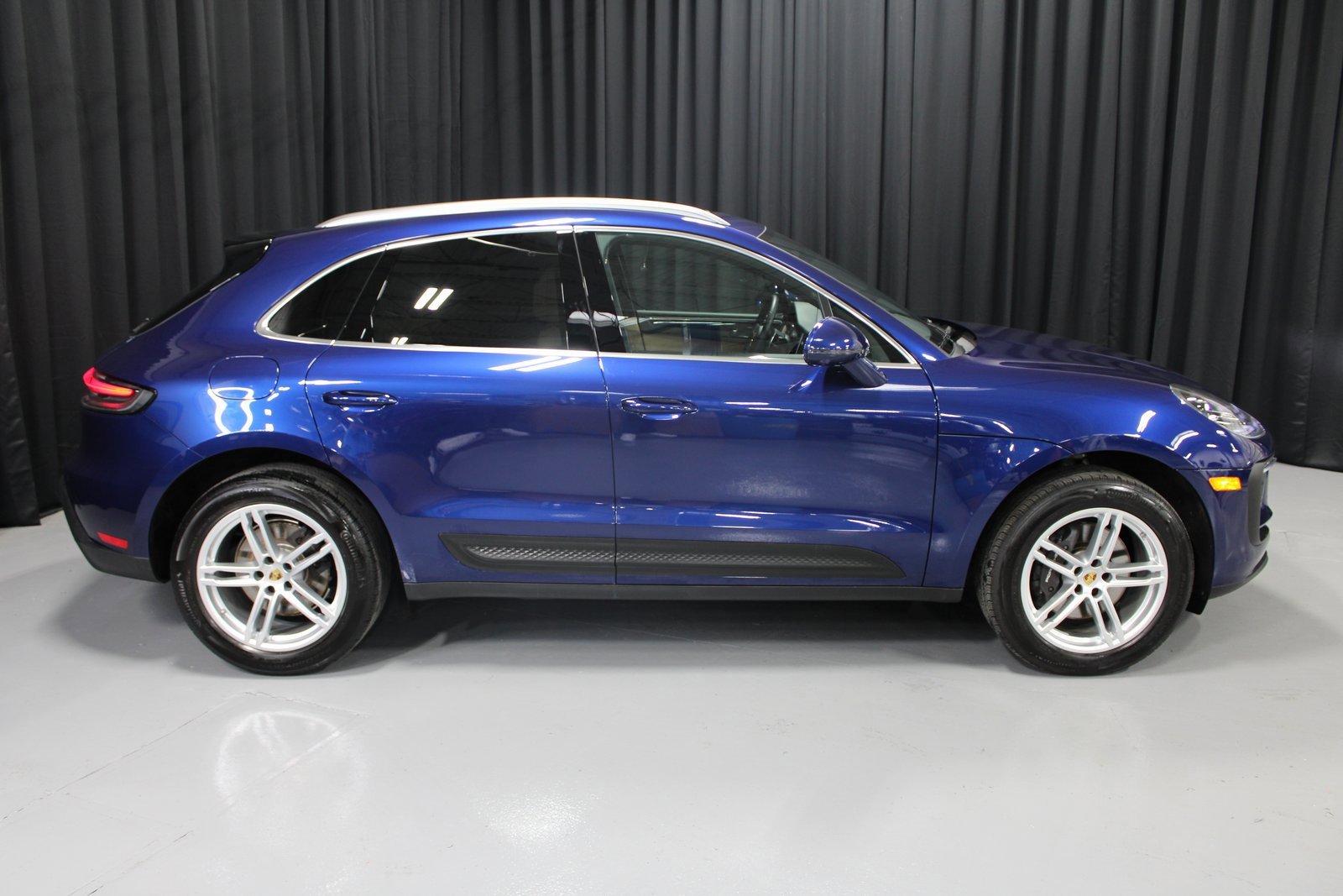 Certified 2025 Porsche Macan image 8