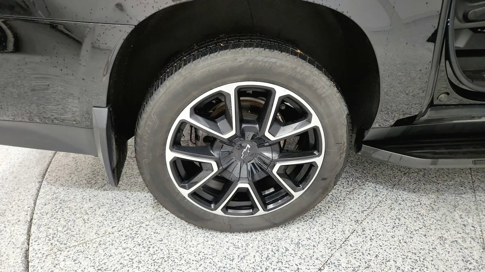 Used 2022 Chevrolet Suburban RST w/ Sport Performance Package image 13