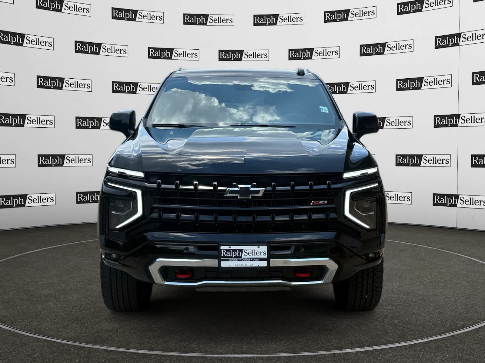 Used 2025 Chevrolet Suburban Z71 AWD/4WD image 8
