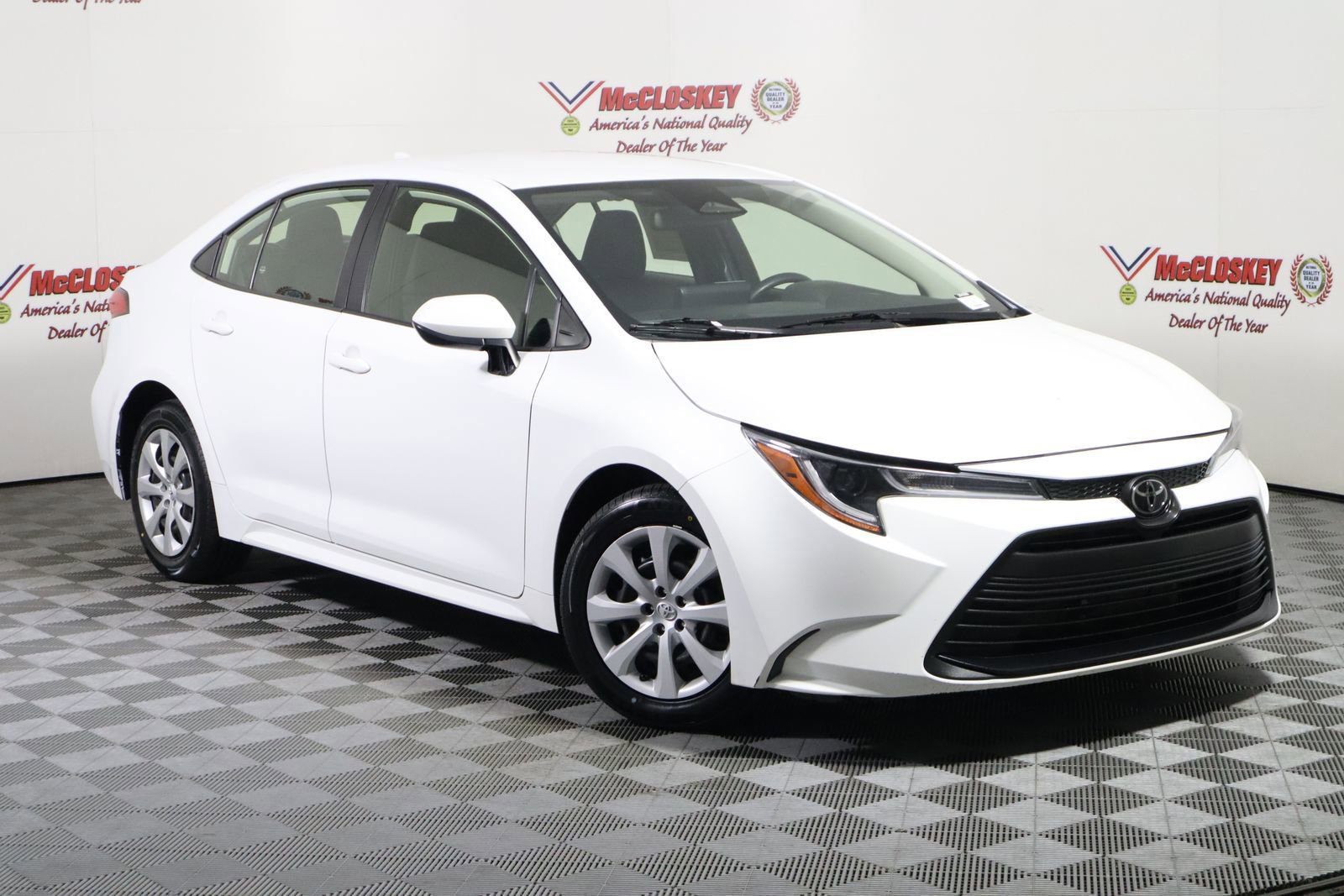 Used 2023 Toyota Corolla LE image 2