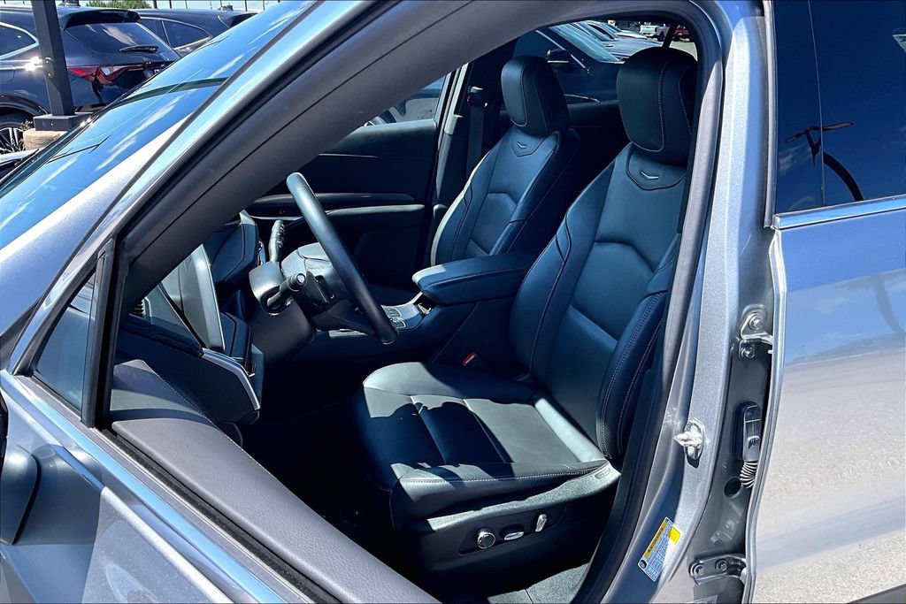 Used 2025 Cadillac XT4 Premium Luxury AWD/4WD image 33