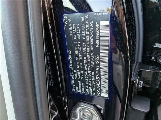 Certified 2024 Porsche Macan image 30