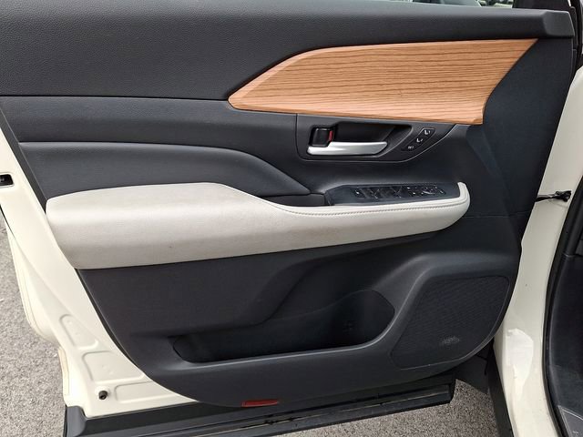 Used 2024 Toyota Grand Highlander Limited image 13