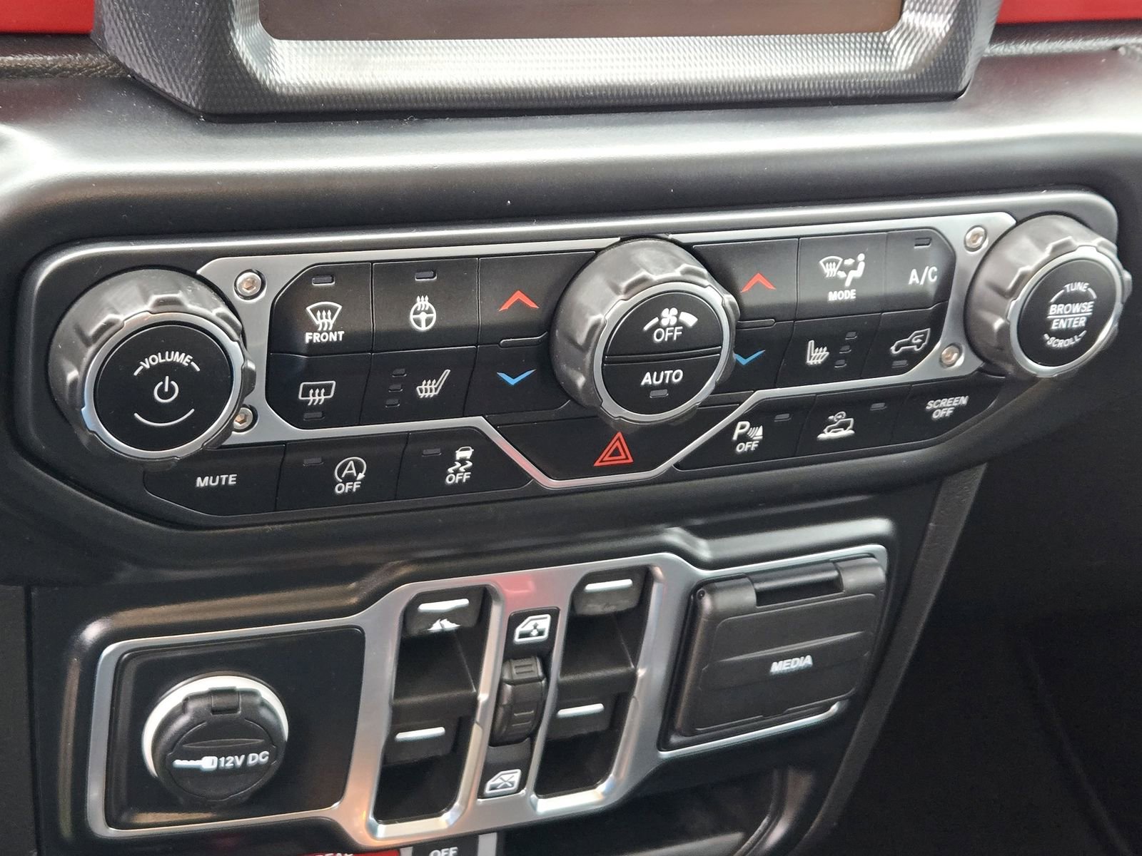 Used 2022 Jeep Wrangler Unlimited Rubicon w/ Cold Weather Group image 19