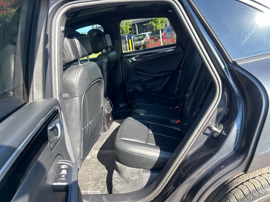 Used 2023 Porsche Macan Turbo AWD/4WD image 21