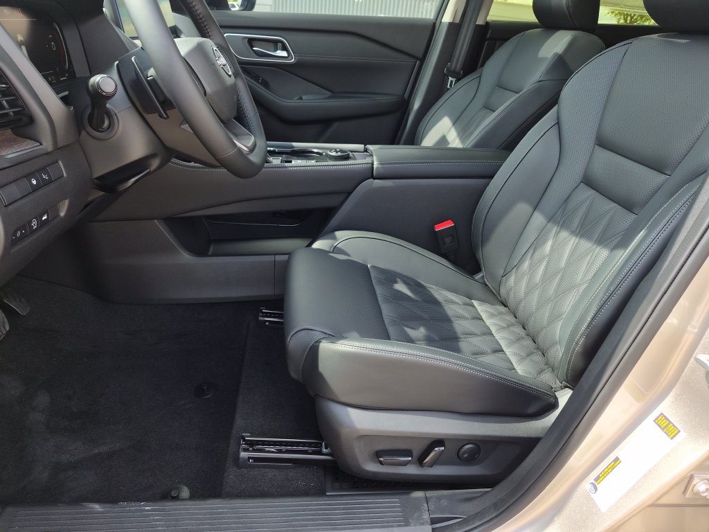 New 2026 Nissan Rogue Platinum w/ Platinum Premium Package AWD/4WD image 12