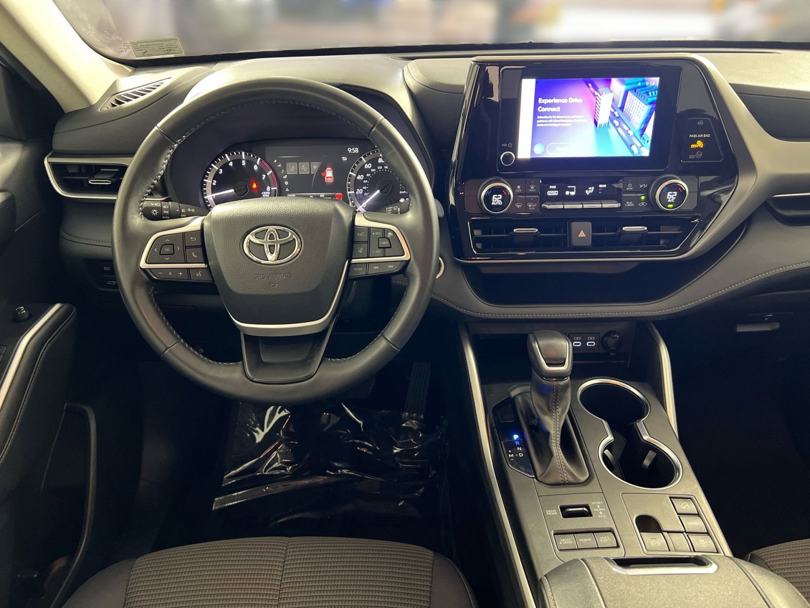 Used 2024 Toyota Highlander LE image 23