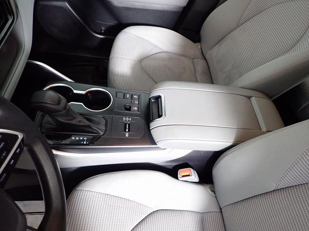 Used 2023 Toyota Highlander L image 26