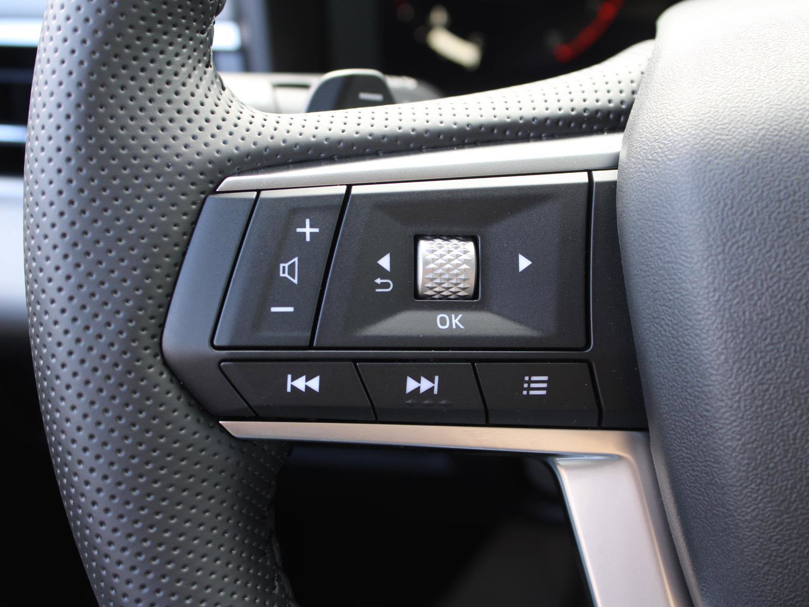 New 2025 Mitsubishi Outlander SE image 30