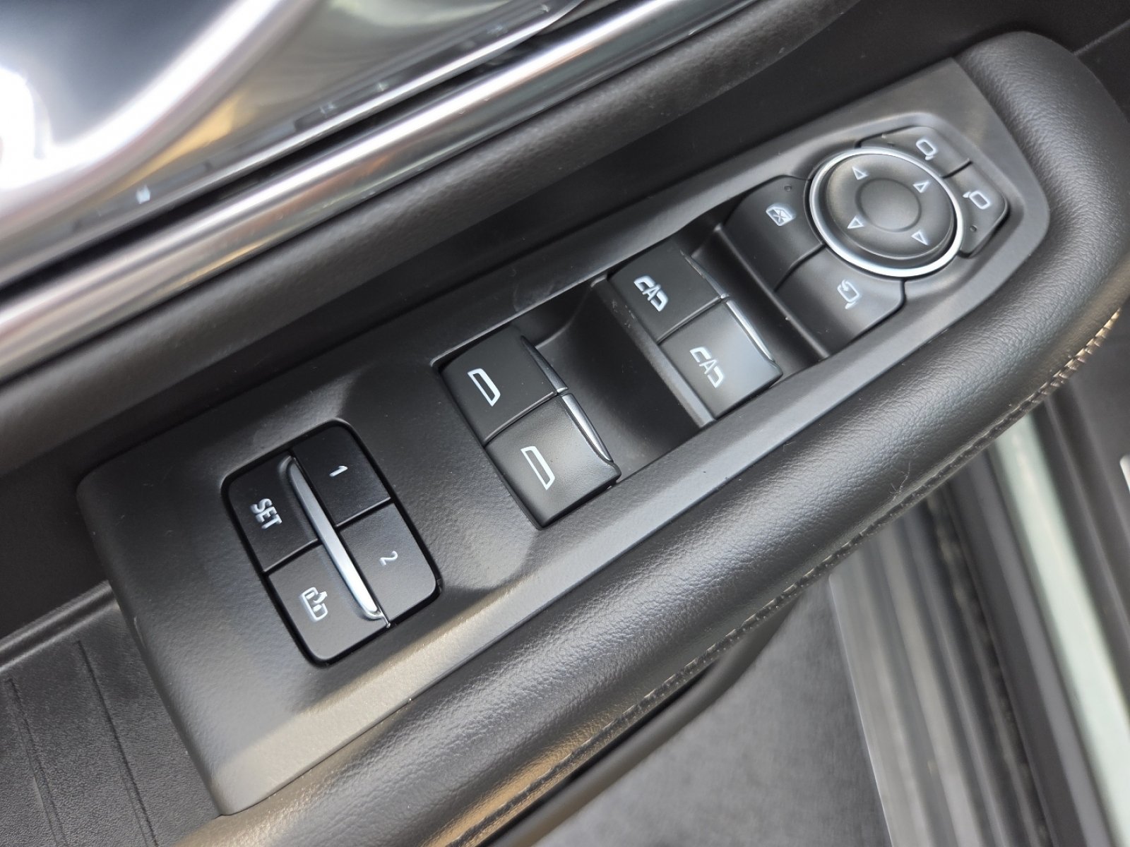 Used 2023 Chevrolet Suburban Premier AWD/4WD image 30