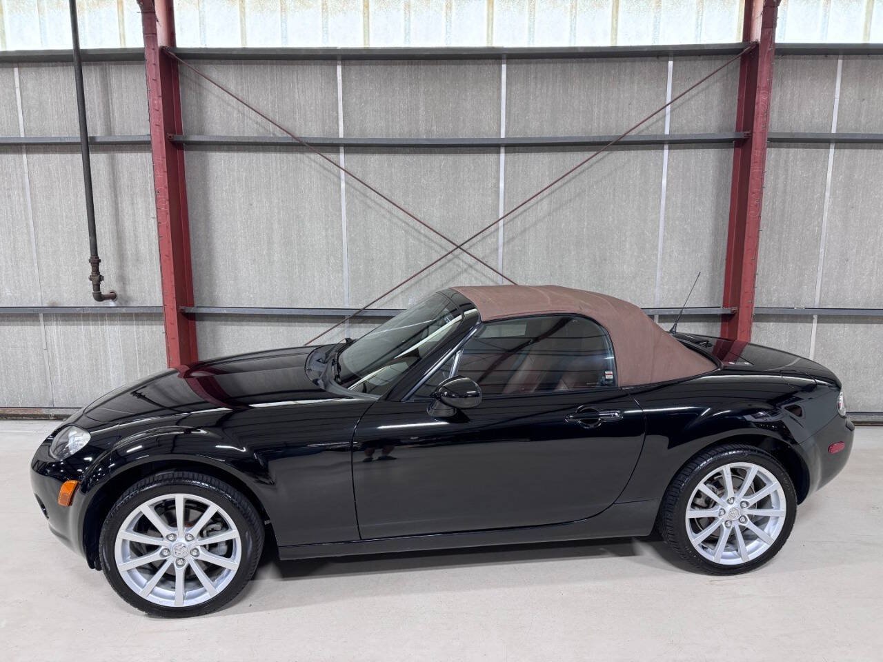 Used 2006 MAZDA MX-5 Miata Grand Touring RWD video 1