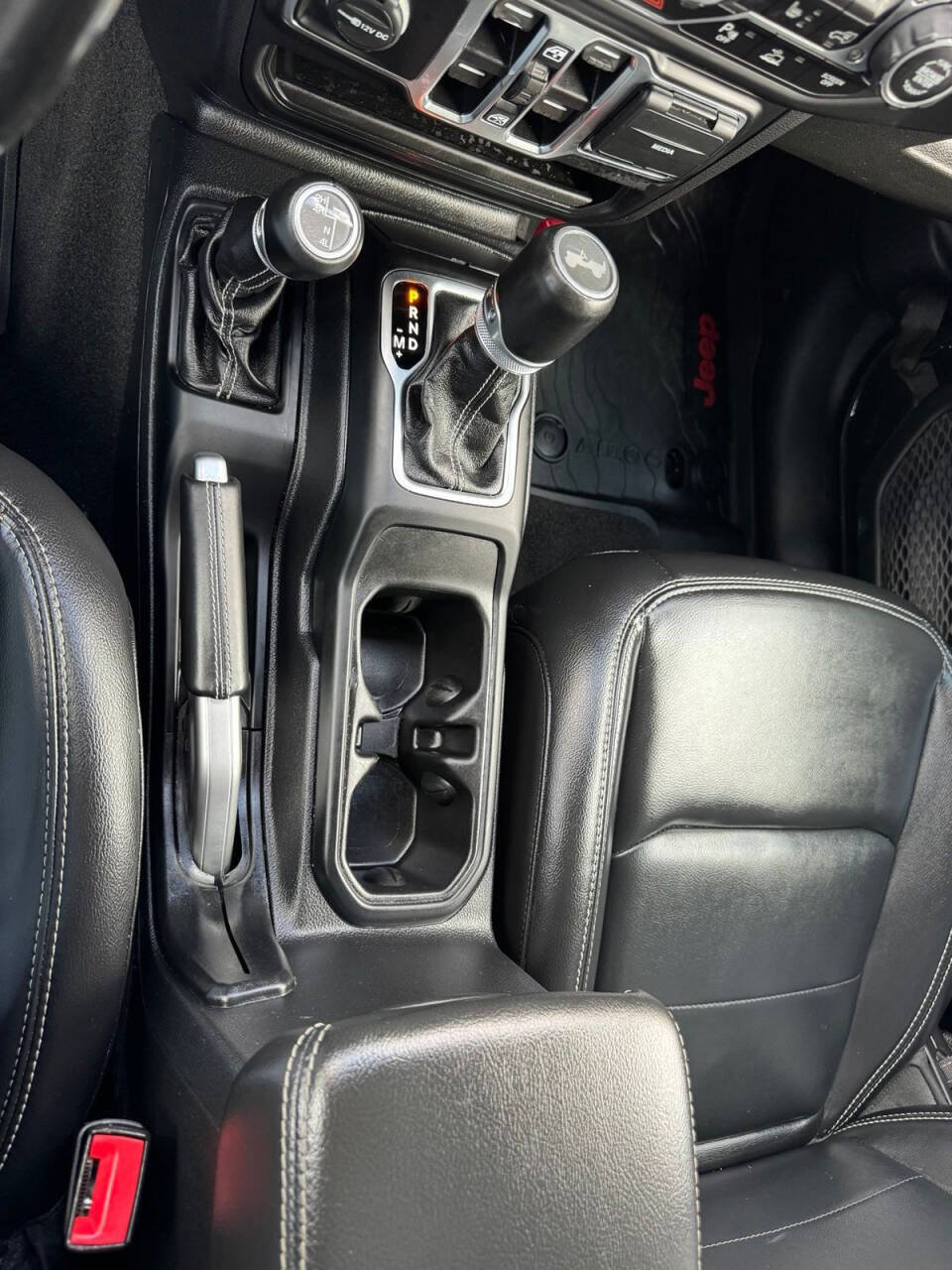 Used 2021 Jeep Wrangler Unlimited Sahara w/ Uconnect 4C Nav & Sound Group AWD/4WD image 24