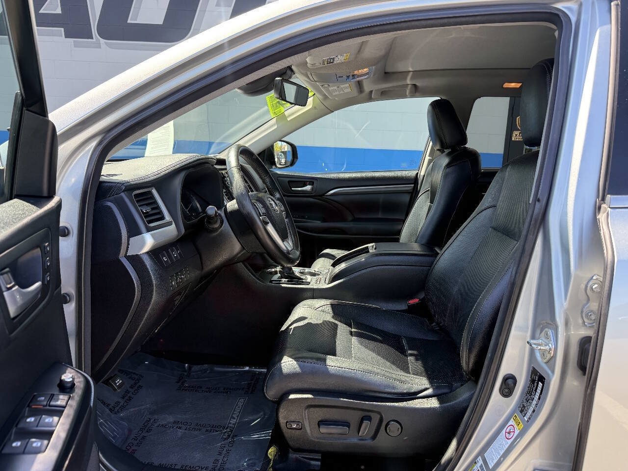 Used 2017 Toyota Highlander Limited Platinum AWD/4WD image 9