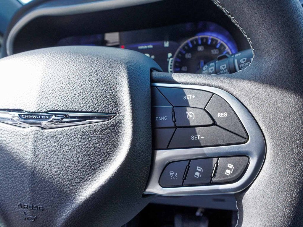 New 2026 Chrysler Pacifica Select FWD image 27