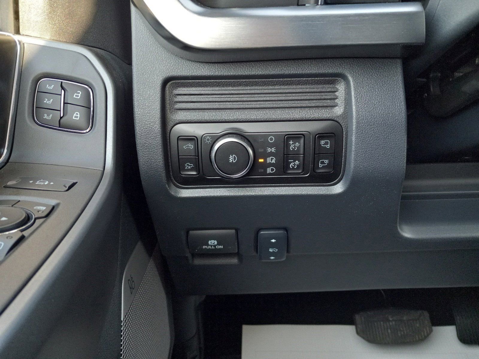 New 2025 Ford F250 Lariat w/ Lariat Ultimate Package image 25