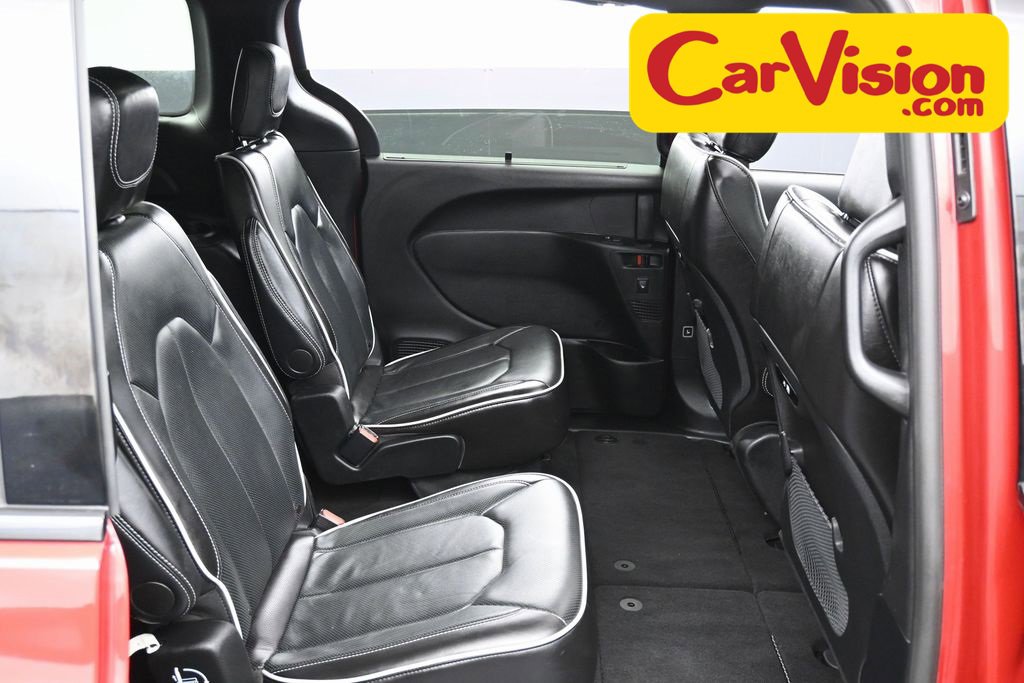 Used 2025 Chrysler Pacifica Limited image 38